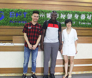 加纳老客户来羞羞漫画18禁采购健身房器材