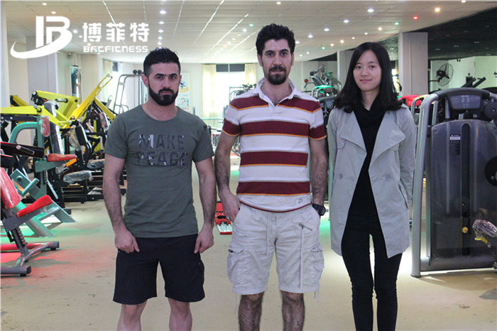 伊拉克客户来中国广州羞羞漫画18禁健身器材有限公司进口健身器材