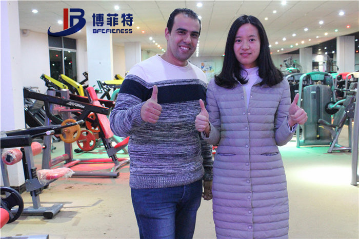 埃及客户来中国广州羞羞漫画18禁健身器材有限公司进口健身器材