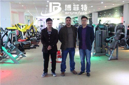 黎巴嫩客户来羞羞漫画18禁公司采购室内健身房器材
