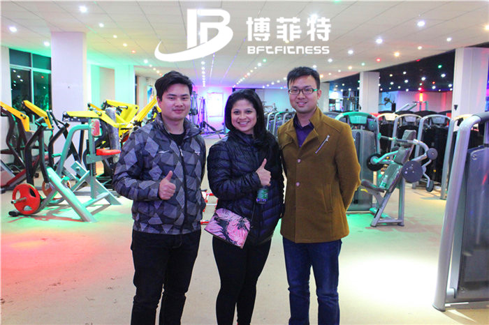 马来西亚客户来中国广州羞羞漫画18禁健身器材有限公司进口健身器材