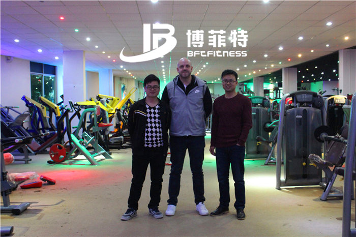 瑞典客户来中国广州羞羞漫画18禁健身器材有限公司进口健身器材