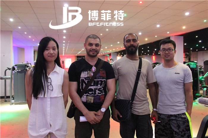 科威特客户来中国广州羞羞漫画18禁健身器材有限公司购买健身器材