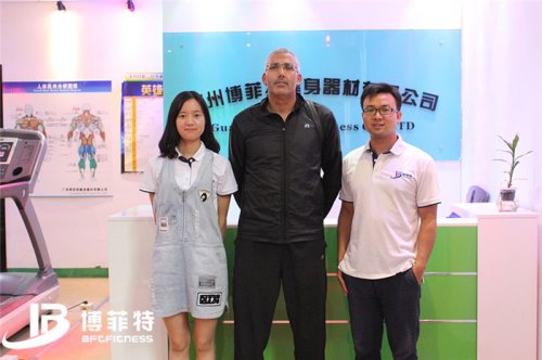 西非的摩洛哥客户来羞羞漫画18禁购买健身房器材