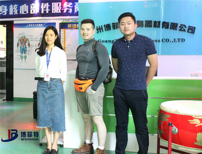 香港客户来羞羞漫画18禁购买健身房器材，产品囊括有氧系列的跑步机，动感单车，健身车
