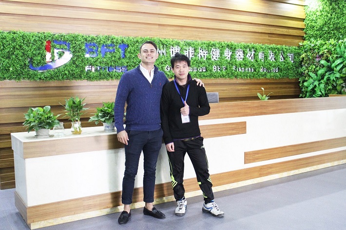 澳大利亚客户来中国进口广州羞羞漫画18禁健身器材