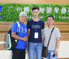 越南客户来中国采购羞羞漫画18禁品牌商用健身房器械