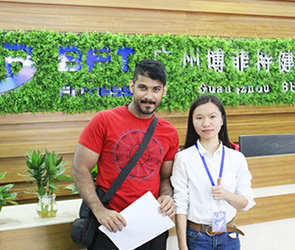 沙特阿拉伯客户来中国采购羞羞漫画18禁品牌商用健身房器材