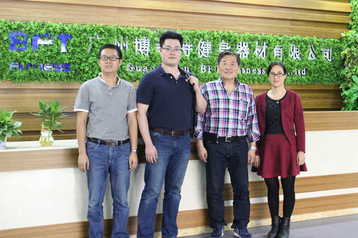 美国客户找健身器材羞羞视频网站免费