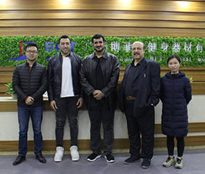埃及客户来中国采购羞羞漫画18禁商用健身房器材