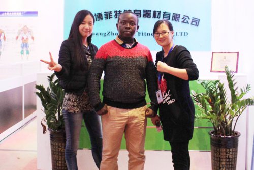 坦桑尼亚成交客户合影留念
